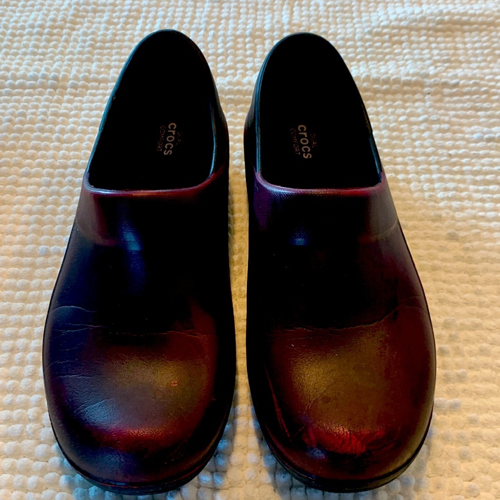 Crocs Pro II Neria, size 9. Burgundy & Black.